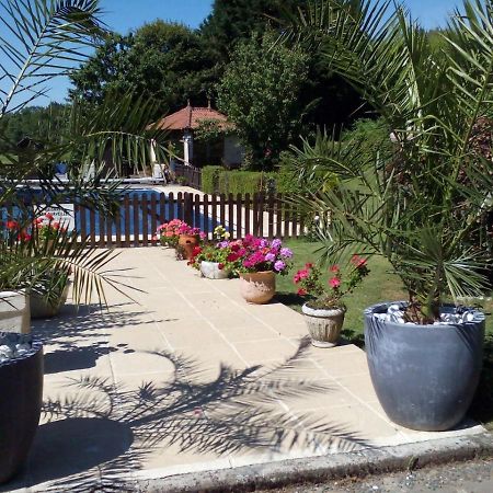 Chateau Le Poiron Bed & Breakfast Pissotte Exterior photo